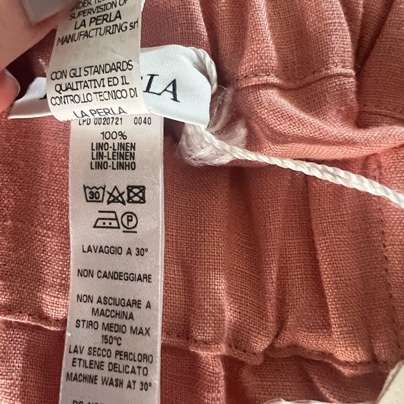 La perla crop top and high waisted shorts - Picture 3 of 3